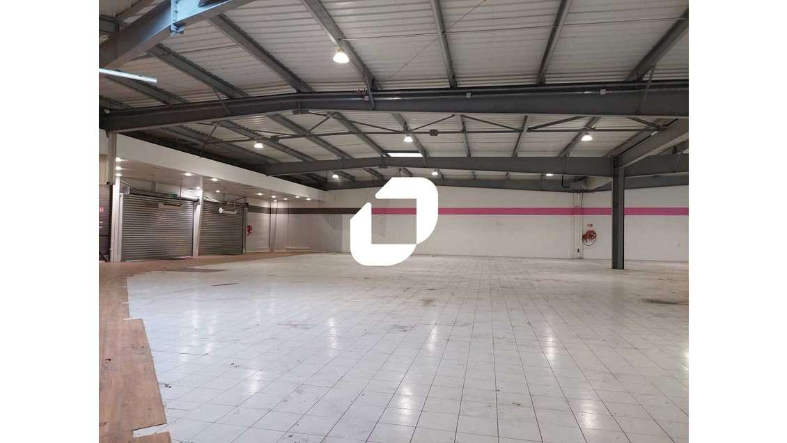 A louer Local commercial 2088m² Maurepas
