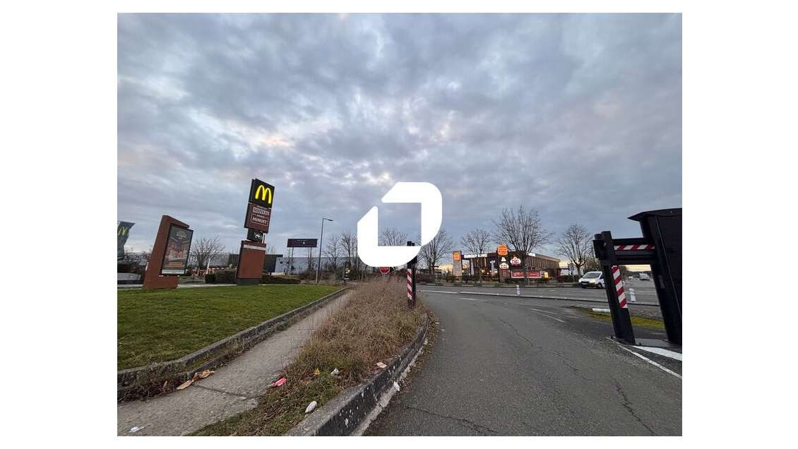 A louer Local commercial 1203m² Maurepas