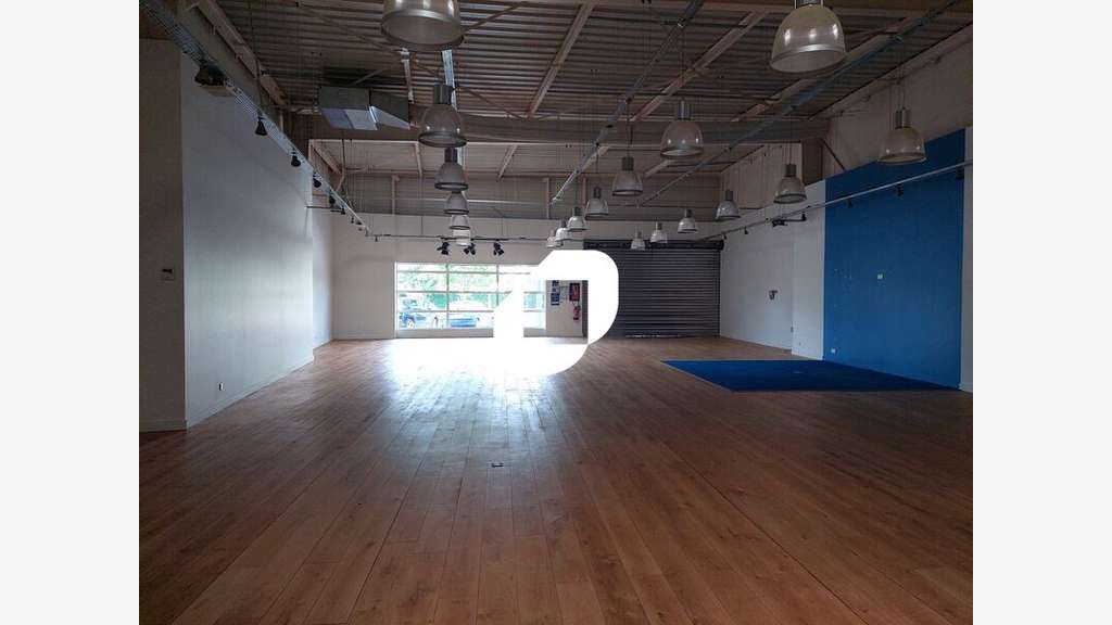 A louer Local commercial 409m² Maurepas
