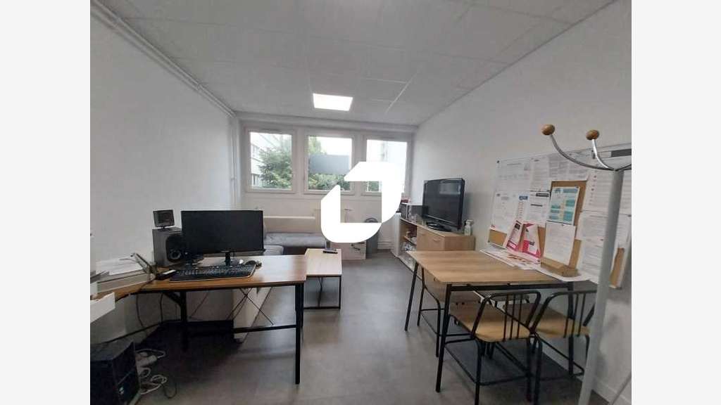 A louer Local commercial 68m² Maurepas