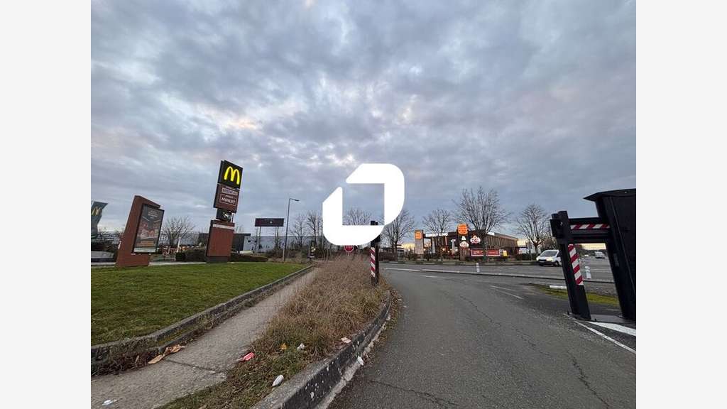 A louer Local commercial 1203m² Maurepas