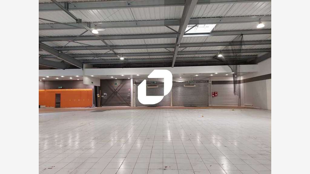 A louer Local commercial 2088m² Maurepas