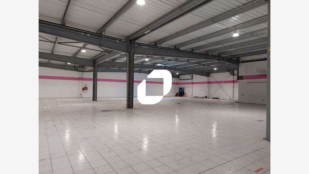 A louer Local commercial 2088m² Maurepas
