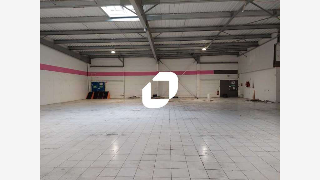 A louer Local commercial 2088m² Maurepas