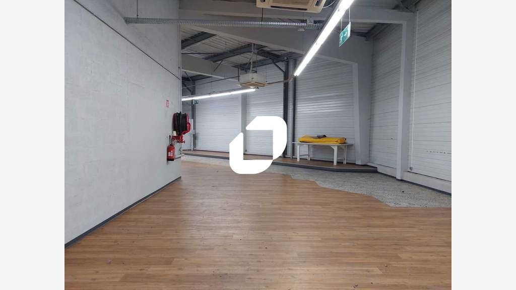 A louer Local commercial 2088m² Maurepas