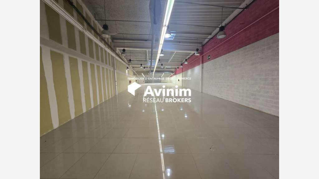A louer local commercial 1203m² Pariwest Maurepas