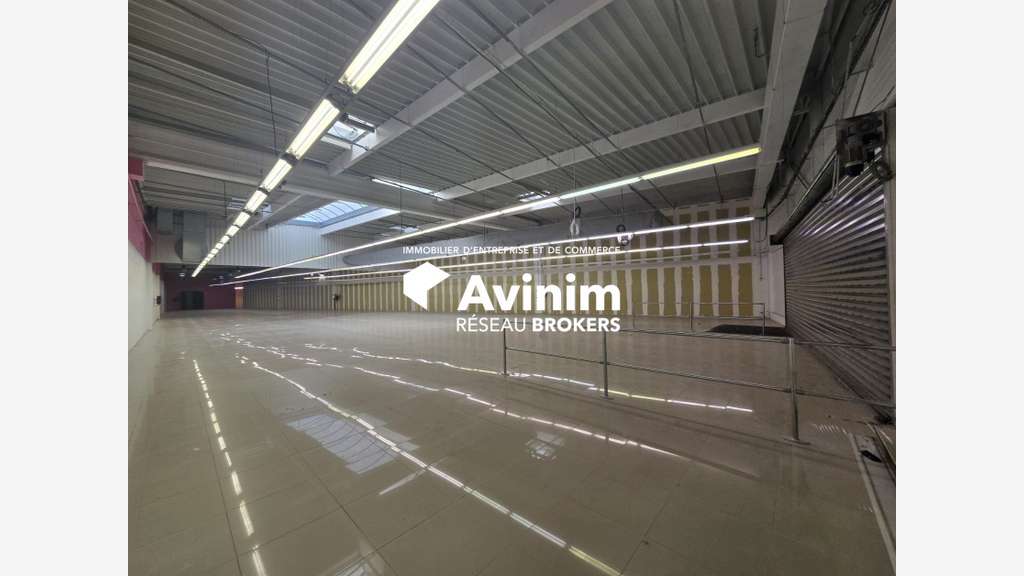 A louer local commercial 1203m² Pariwest Maurepas