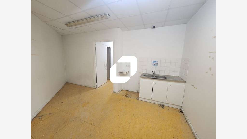 A louer Local commercial 564m² Maurepas