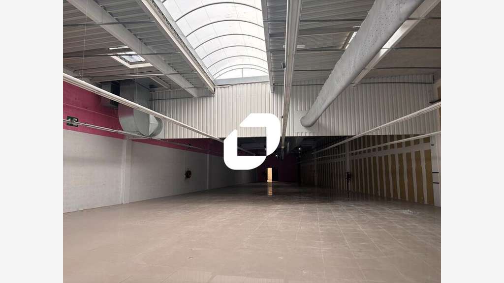 A louer Local commercial 1203m² Maurepas