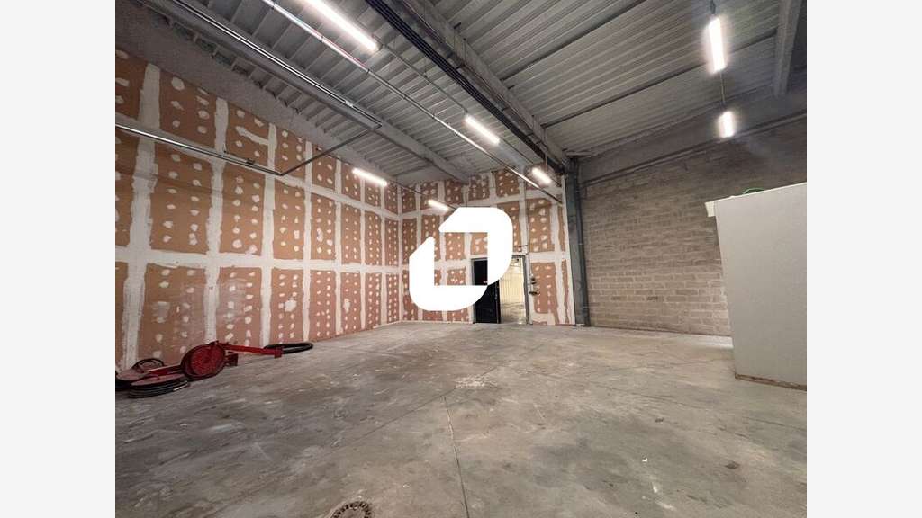 A louer Local commercial 1203m² Maurepas