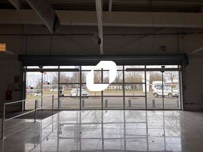 A louer Local commercial 1203m² Maurepas