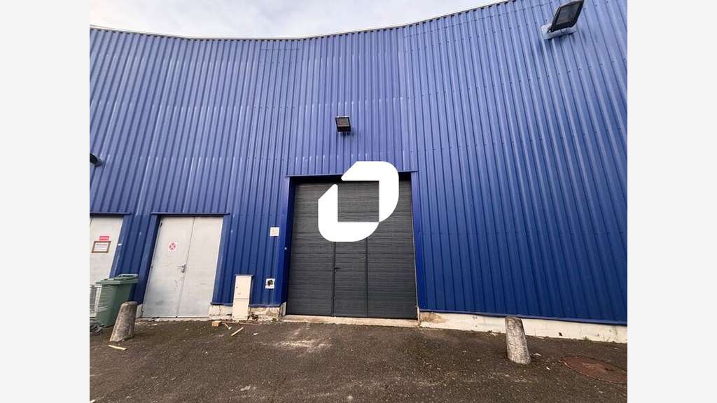 A louer Local commercial 1203m² Maurepas