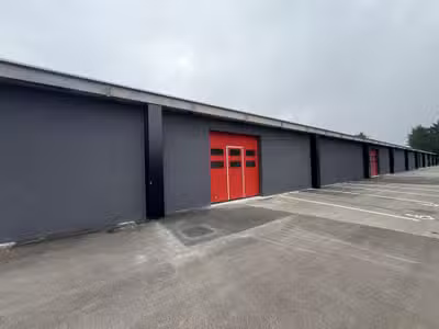 A louer entrepôts 1245m² à Coignières proche N10