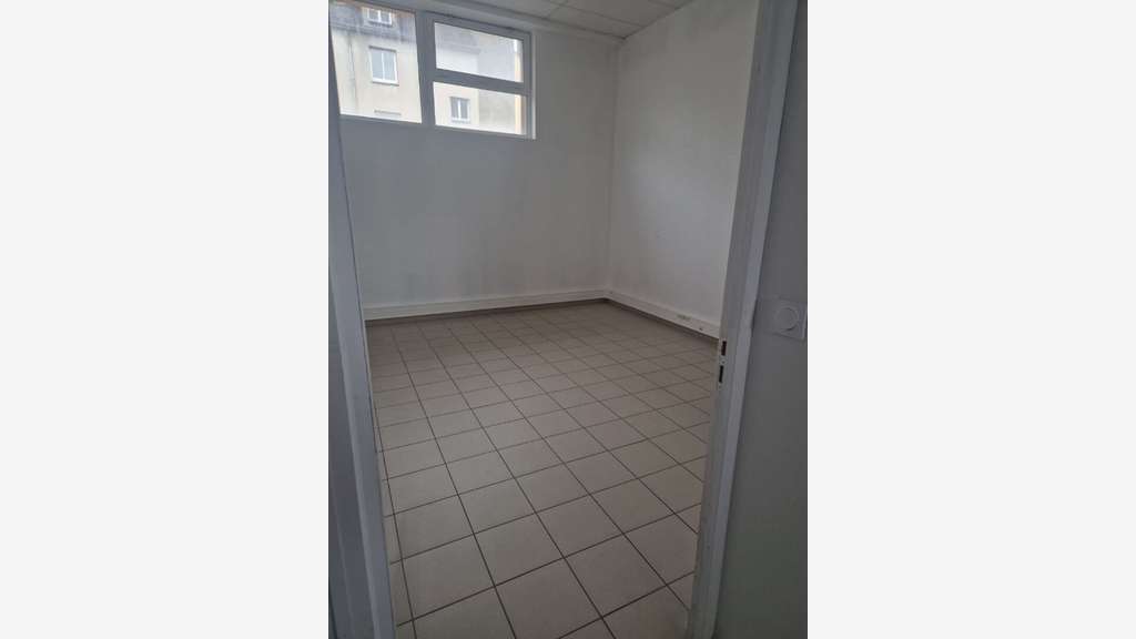 A louer local commercial 145m² à Mayenne