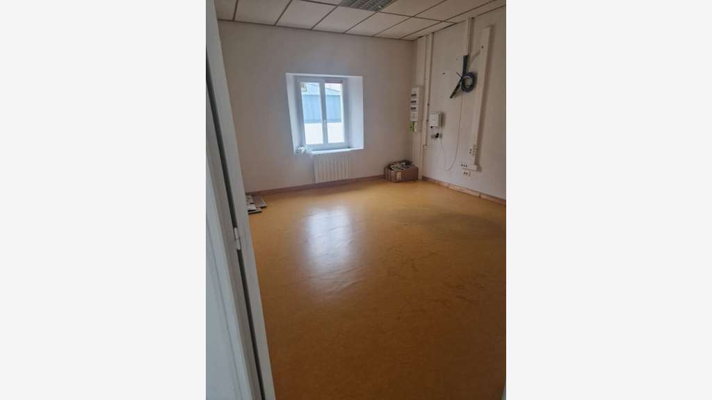 A louer local commercial 145m² à Mayenne