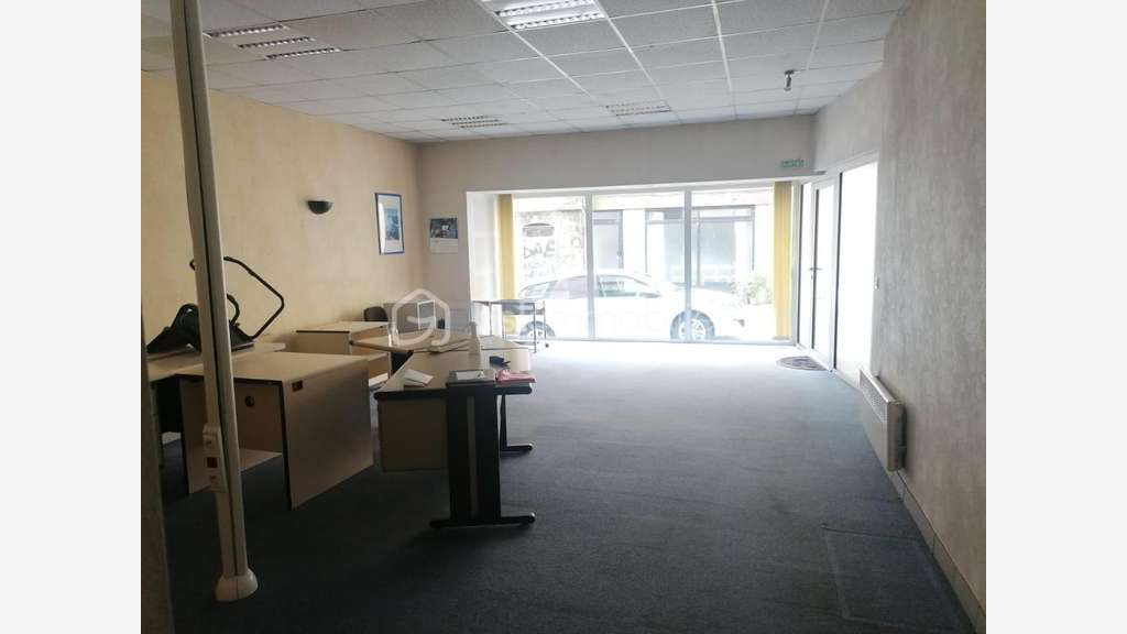A louer grand local 116m² en centre Mayenne