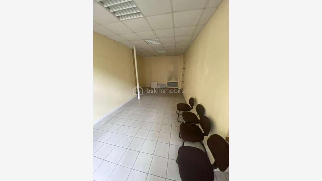 A louer grand local 116m² en centre Mayenne