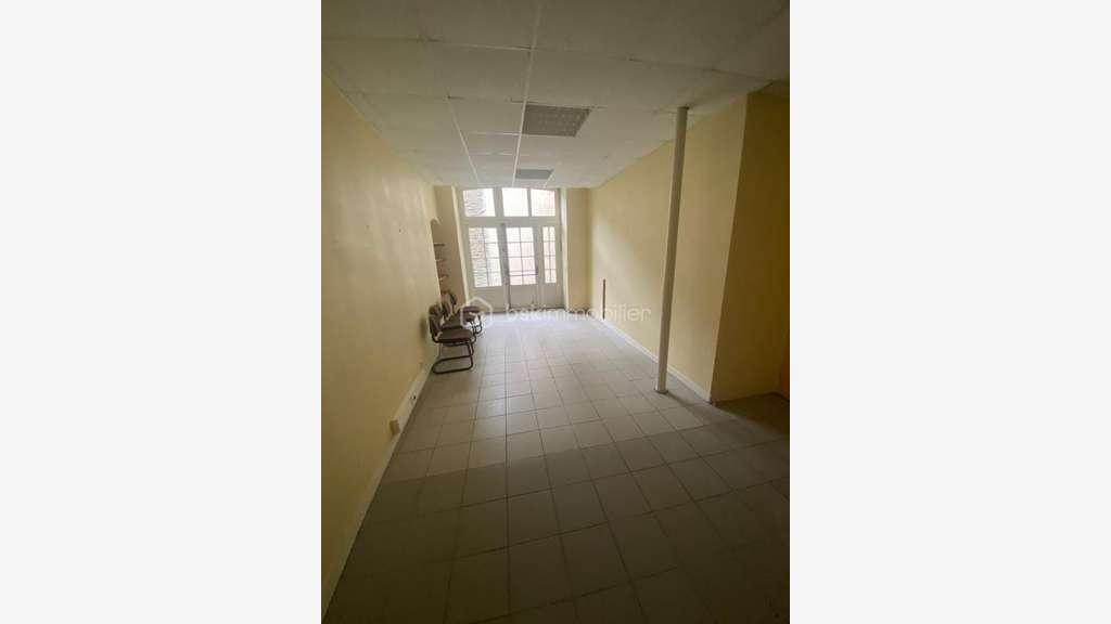 A louer grand local 116m² en centre Mayenne