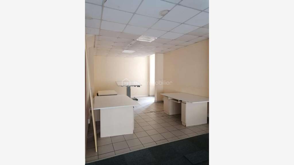 A louer grand local 116m² en centre Mayenne