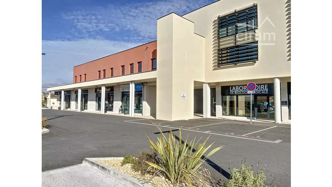 A louer local professionnel ou bureau 42m² à Mazan