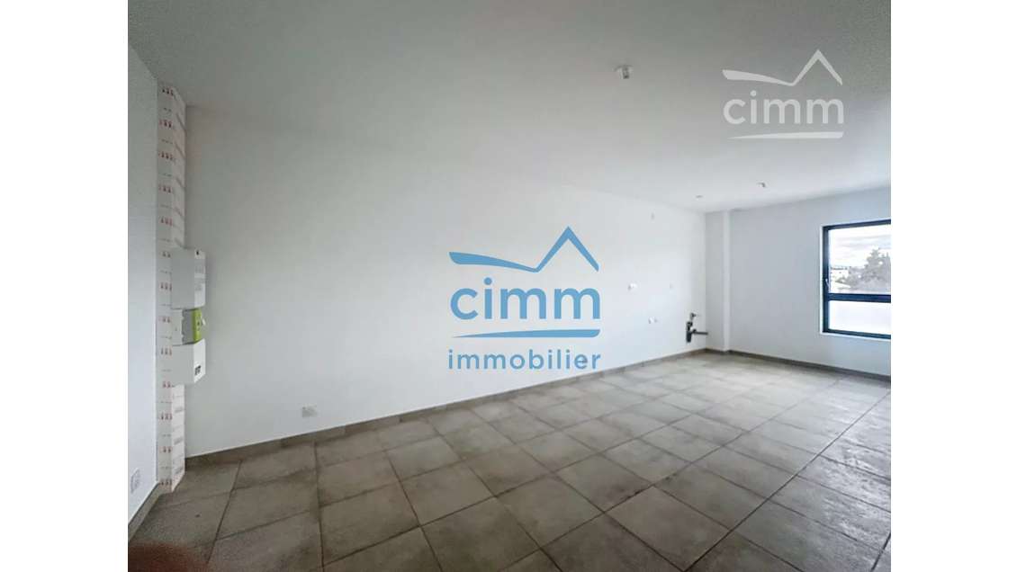 A louer local professionnel ou bureau 42m² à Mazan