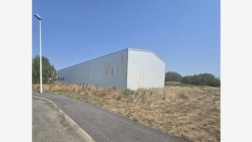 A louer entrepôt 450m² à Mazères
