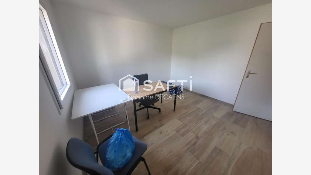 bureaux de disponible location de 1 / 2 ou 3