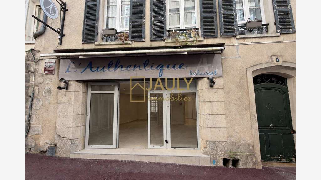 A louer commerce rénové 54m² en hyper centre Meaux