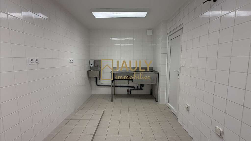 A louer commerce rénové 54m² en hyper centre Meaux