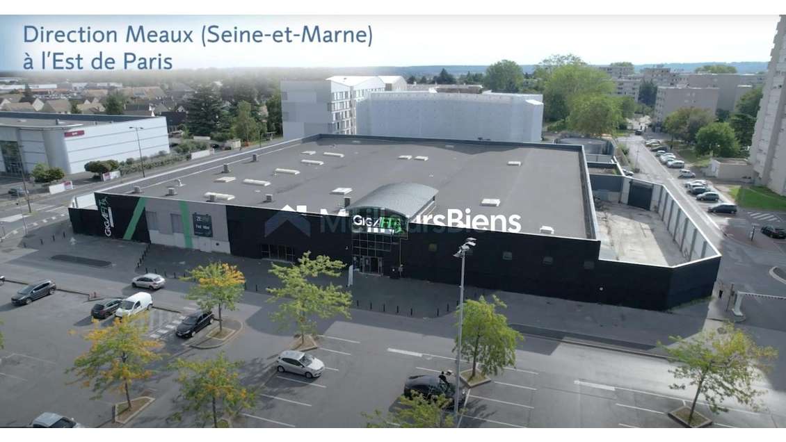 Local commercial 2000m² à louer à Meaux