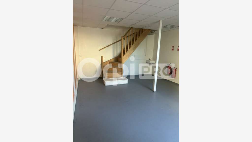 A louer local professionnel 30m² ZA proche Meaux