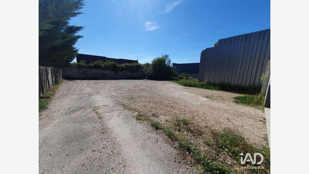 A louer local 175m² visibilité maximale à Meaux