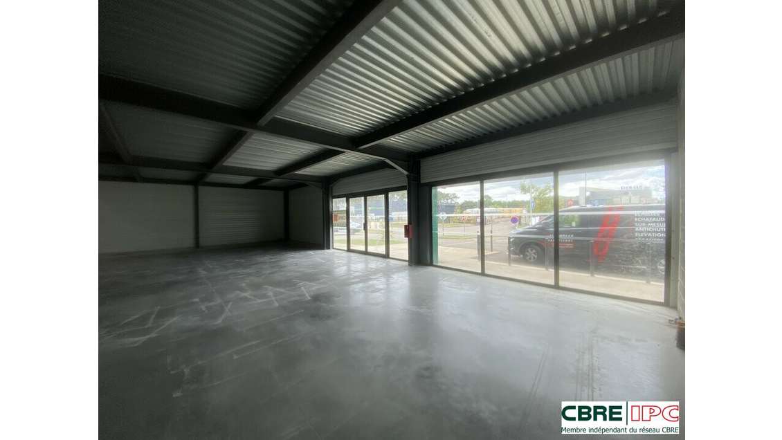 Location local commercial 500m² ZACOM Mées