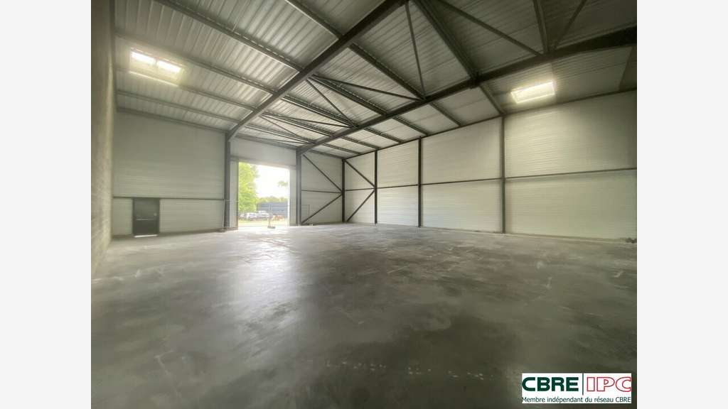 Location local commercial 500m² ZACOM Mées