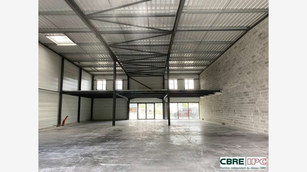 Location local commercial 500m² ZACOM Mées