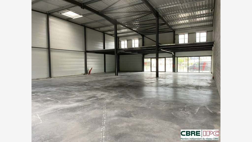 Location local commercial 500m² ZACOM Mées