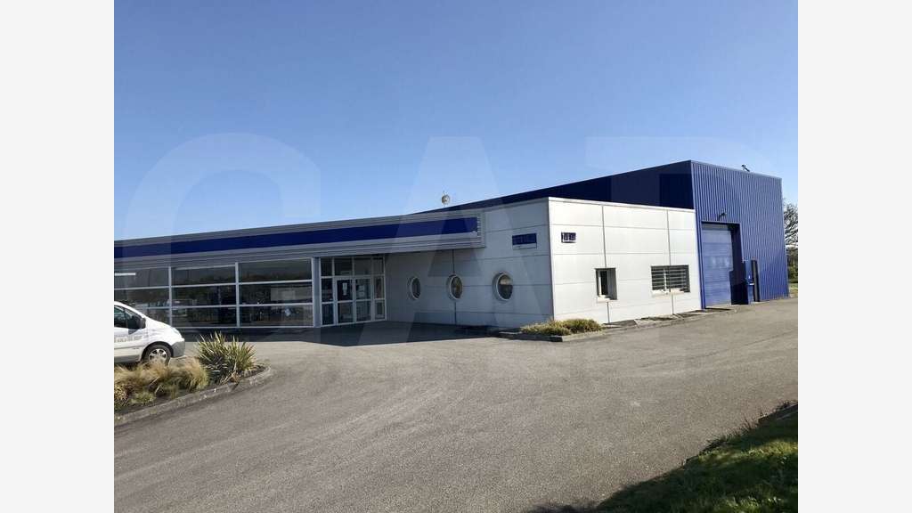 A louer local 630m² Mellac visibilité voie express