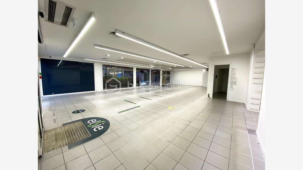 Location cellule 165m² avec accès extérieur Melun