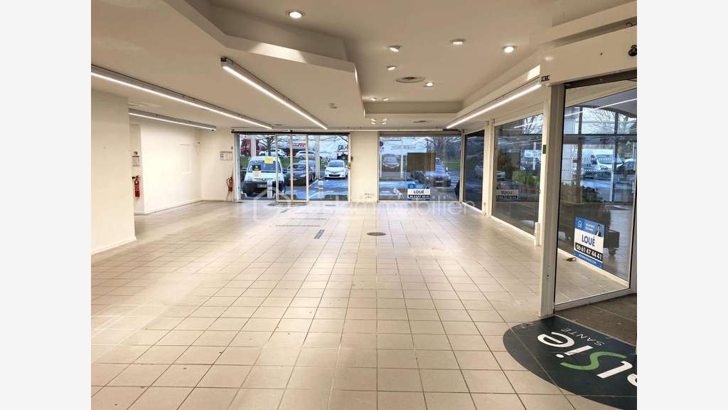 Location cellule 165m² avec accès extérieur Melun