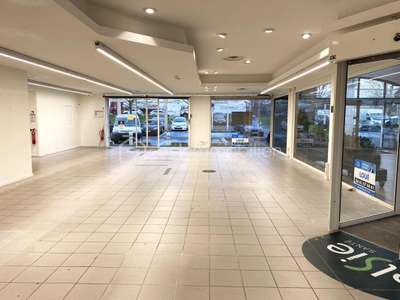 Location cellule 165m² avec accès extérieur Melun