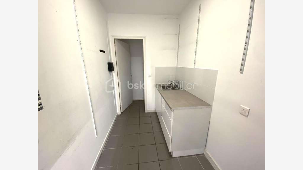 Location cellule 165m² avec accès extérieur Melun