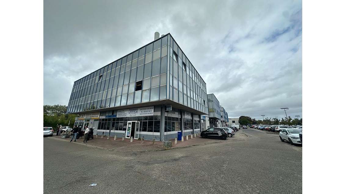 Local commercial 200m² à louer à Mérignac