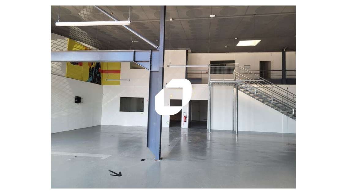 A louer Local commercial 1276m² Merignac