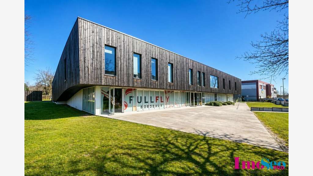 Local commercial 1600m² à louer à Mérignac ZAC