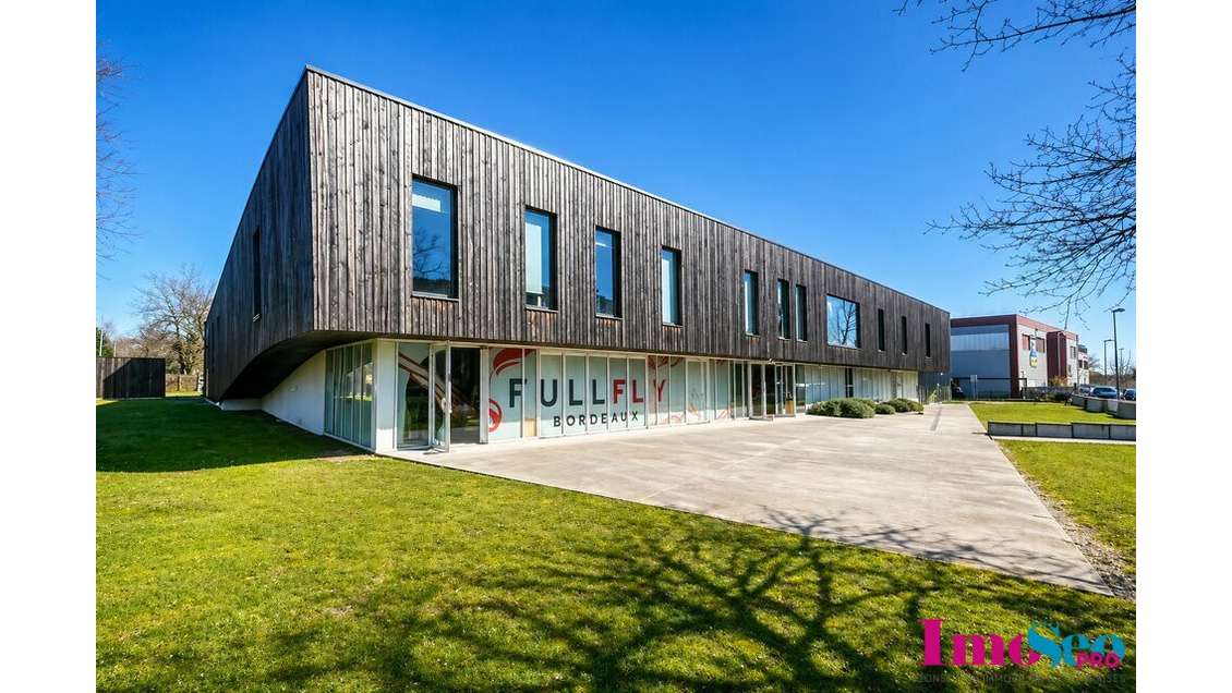 Local commercial 1600m² à louer à Mérignac ZAC