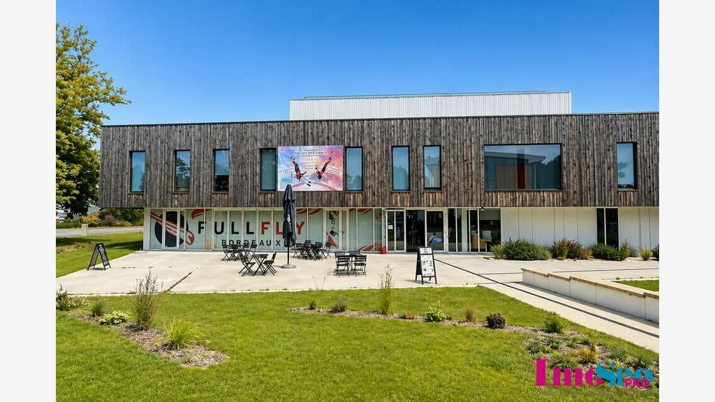 Local commercial 1600m² à louer à Mérignac ZAC