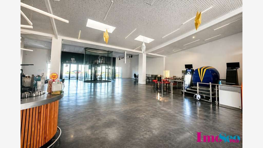 Local commercial 1600m² à louer à Mérignac ZAC