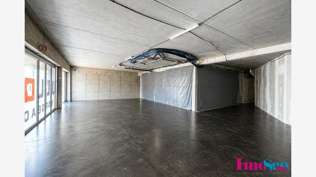 Local commercial 1600m² à louer à Mérignac ZAC
