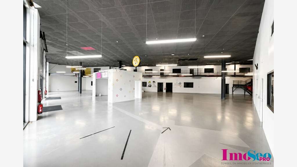 Local 1272m² à louer excel visibilité de Mérignac
