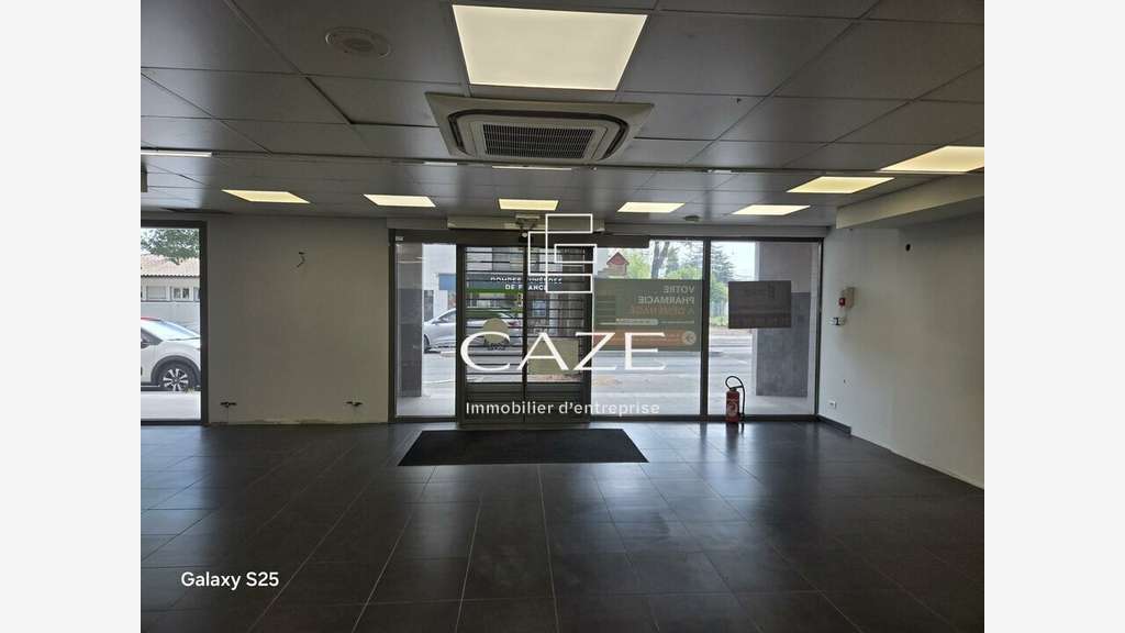Loue local commercial de 253m² à Mérignac Pichey